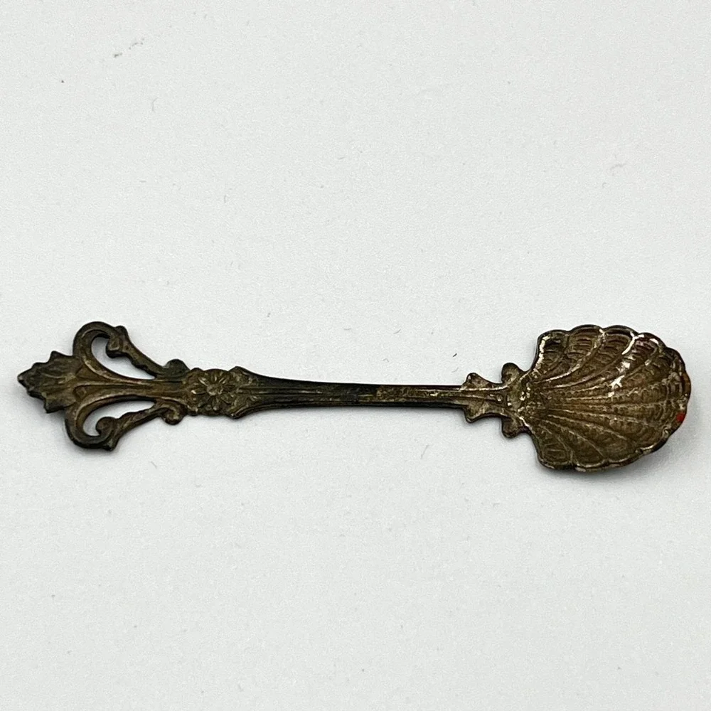 Vintage‎ Silver Tone Scallop Shell Salt Spoon Antique Style Ornate Fleur De Lis